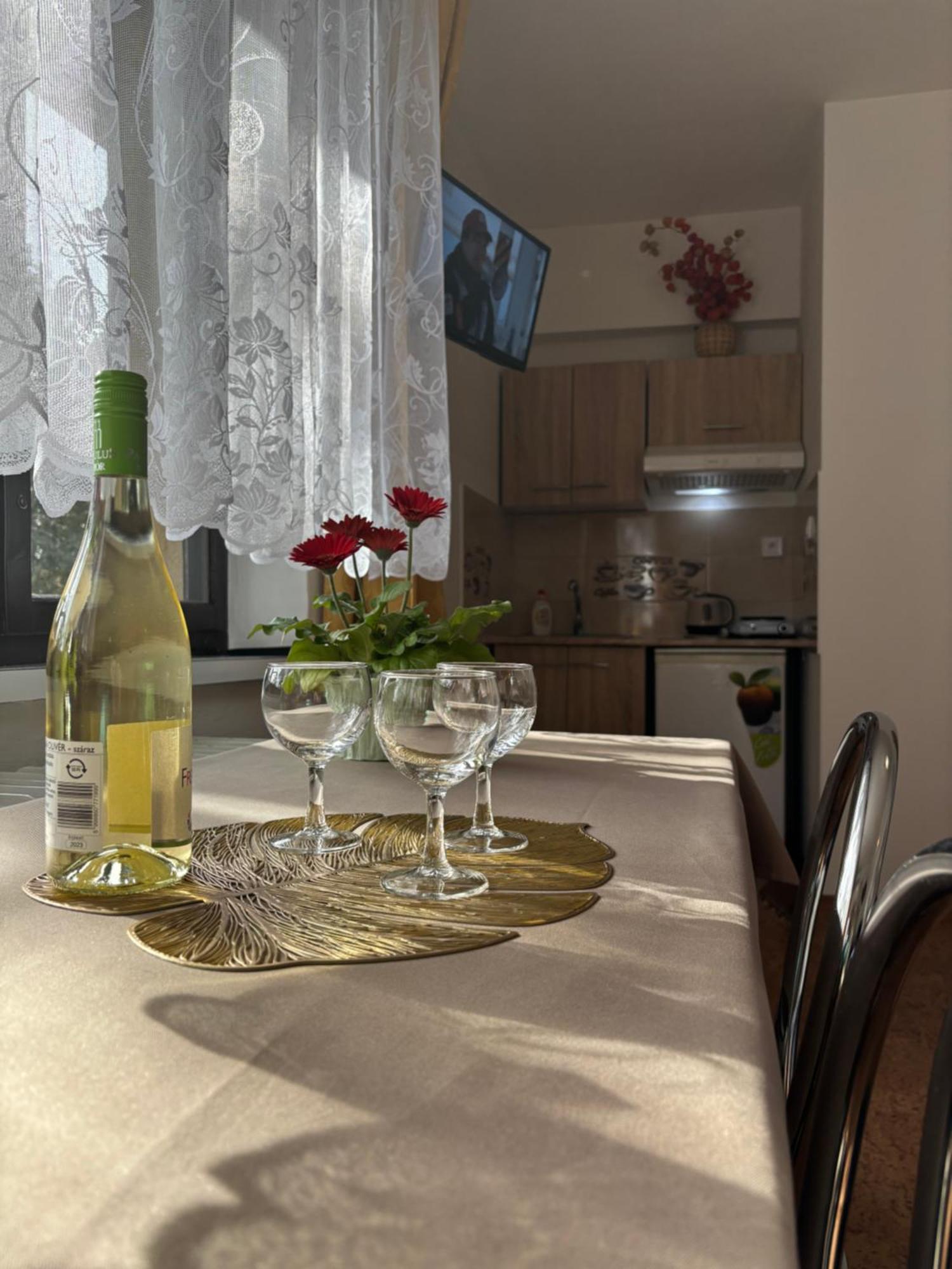 Apartmanovy Dom Grand Štúrovo Extérieur photo