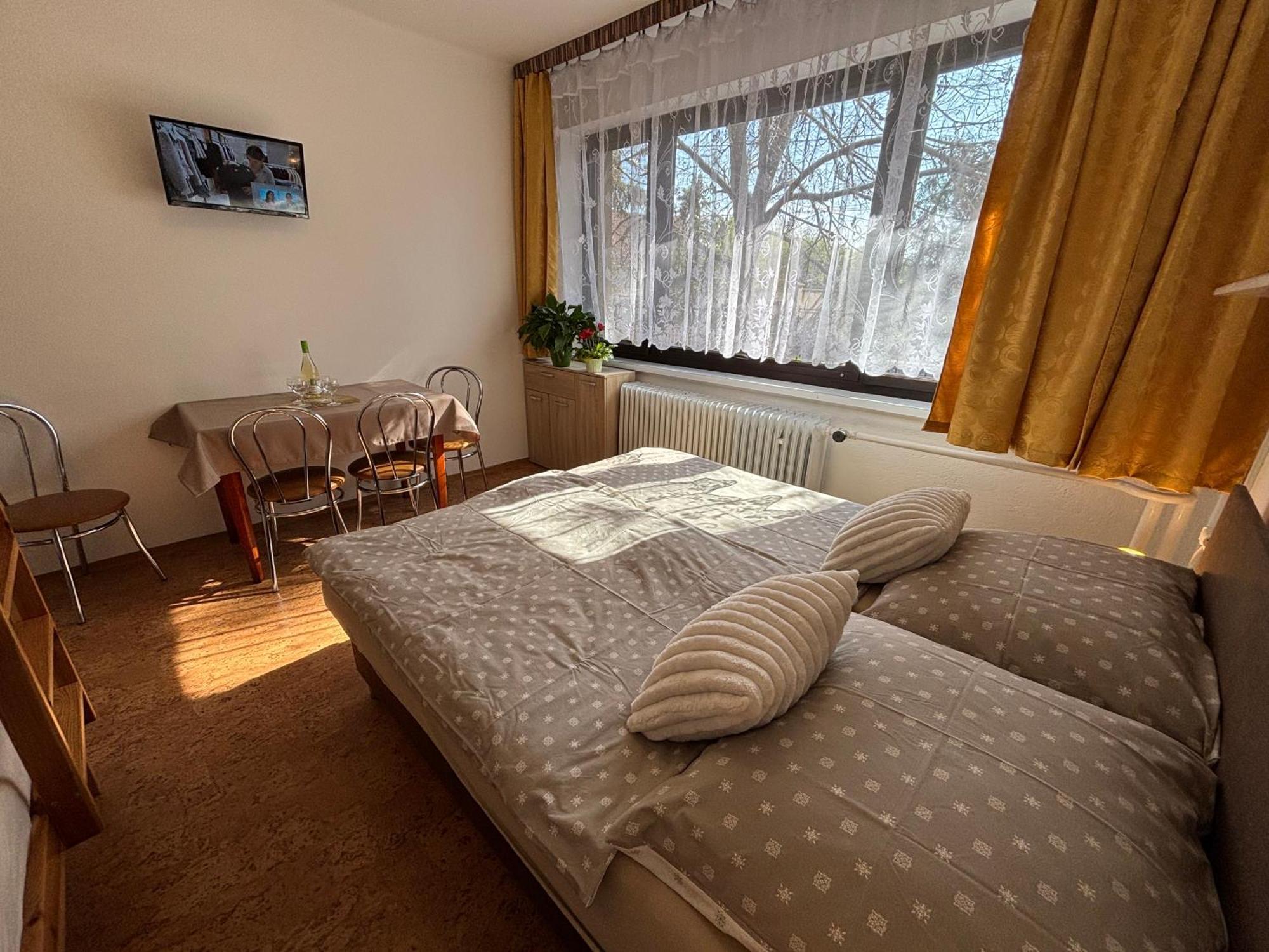 Apartmanovy Dom Grand Štúrovo Extérieur photo