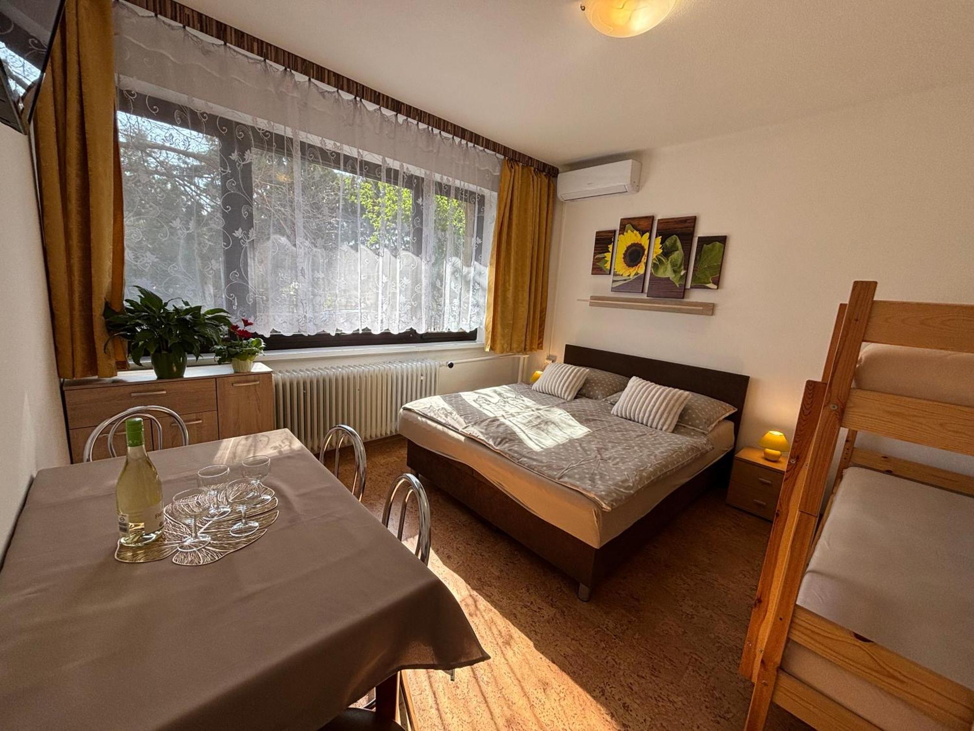 Apartmanovy Dom Grand Štúrovo Extérieur photo